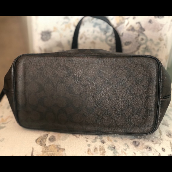 Coach Pleated Tote with matching wallet - Picture 3 of 6